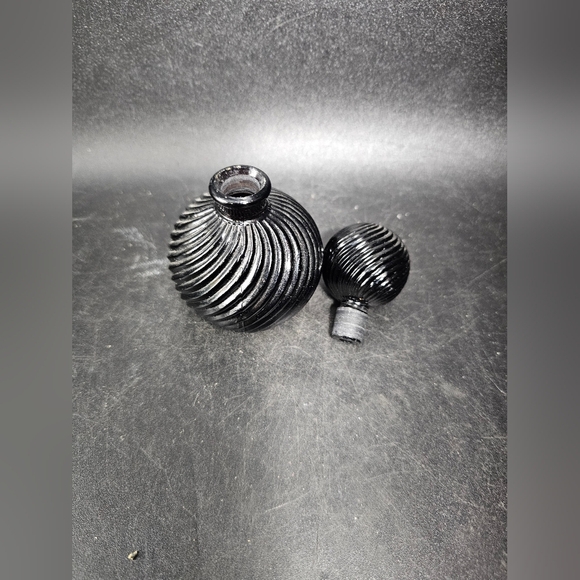 Black Ribbed‎ Decorative Object - Picture 6 of 6